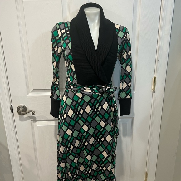 Diane VonFurstenburg Zerlinda silk jersey wrap dress in geometric print size 2 - Picture 3 of 7